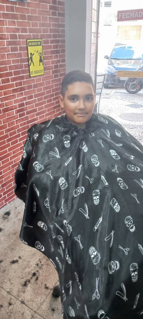 Atendimento infantil real dentro da Sr. Garcia Barbearia